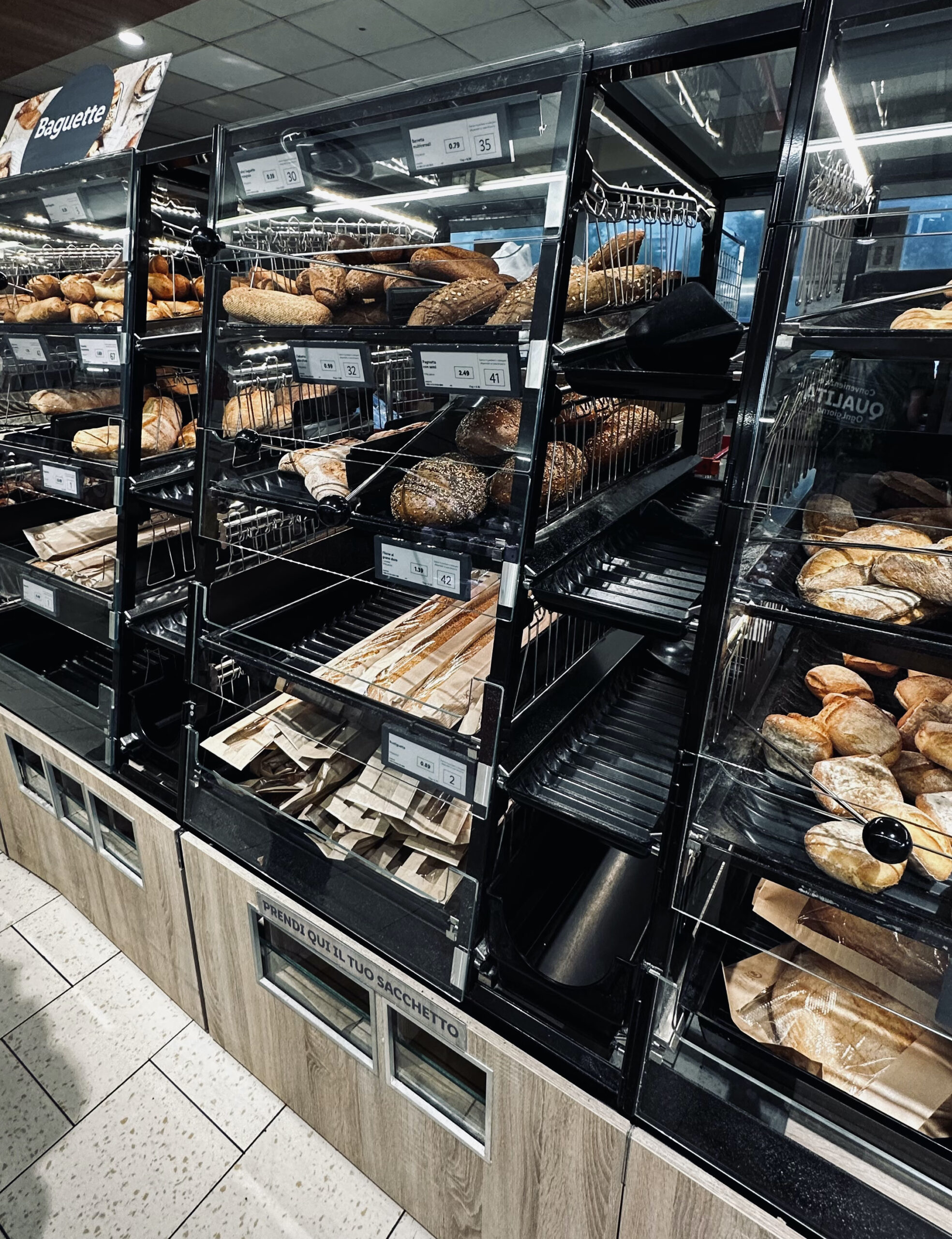 イタリアのLIDLの店内の様子を実際に撮影した写真