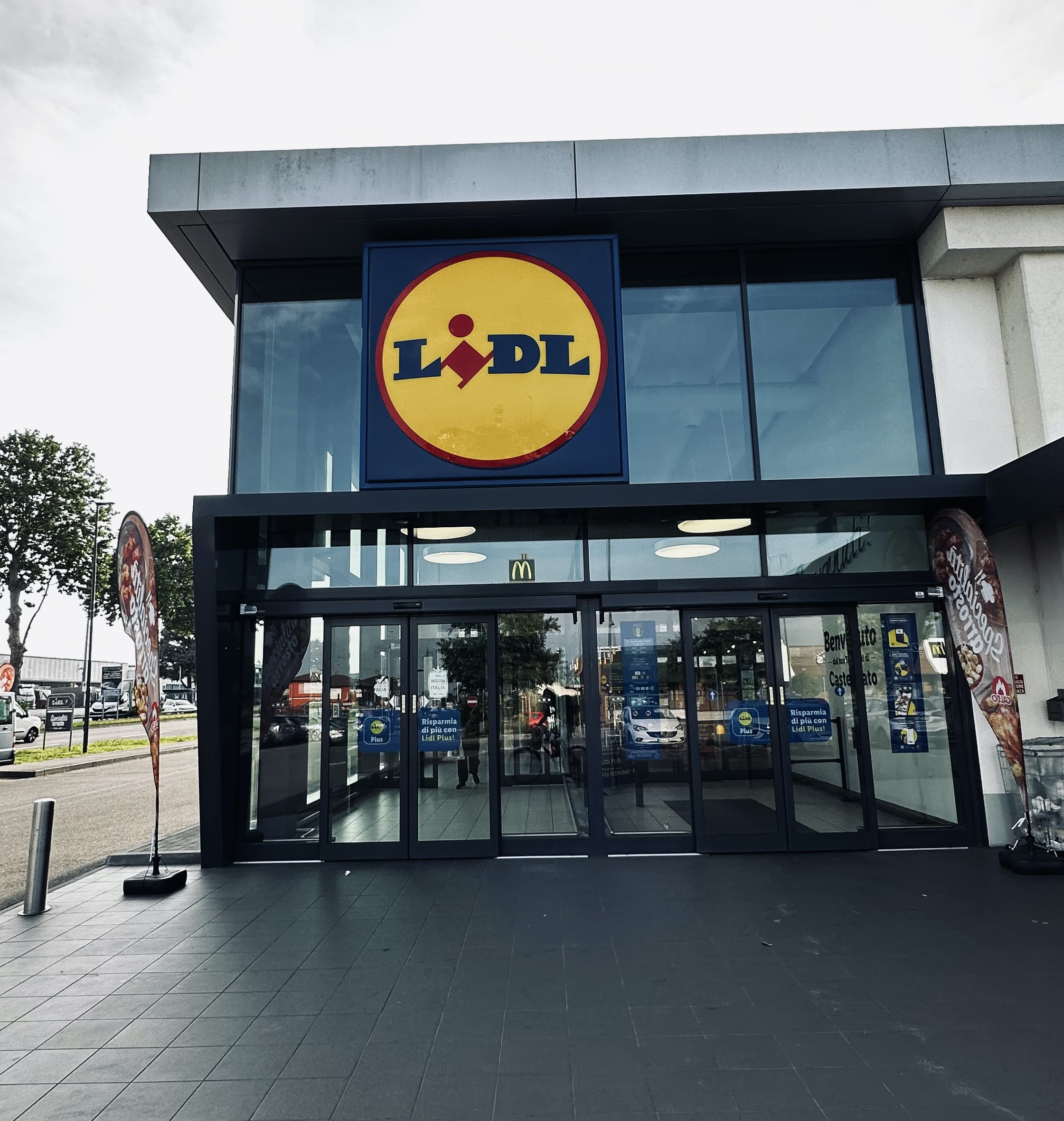 イタリアブレシアのロバトにあるLIDLに行った時の写真
