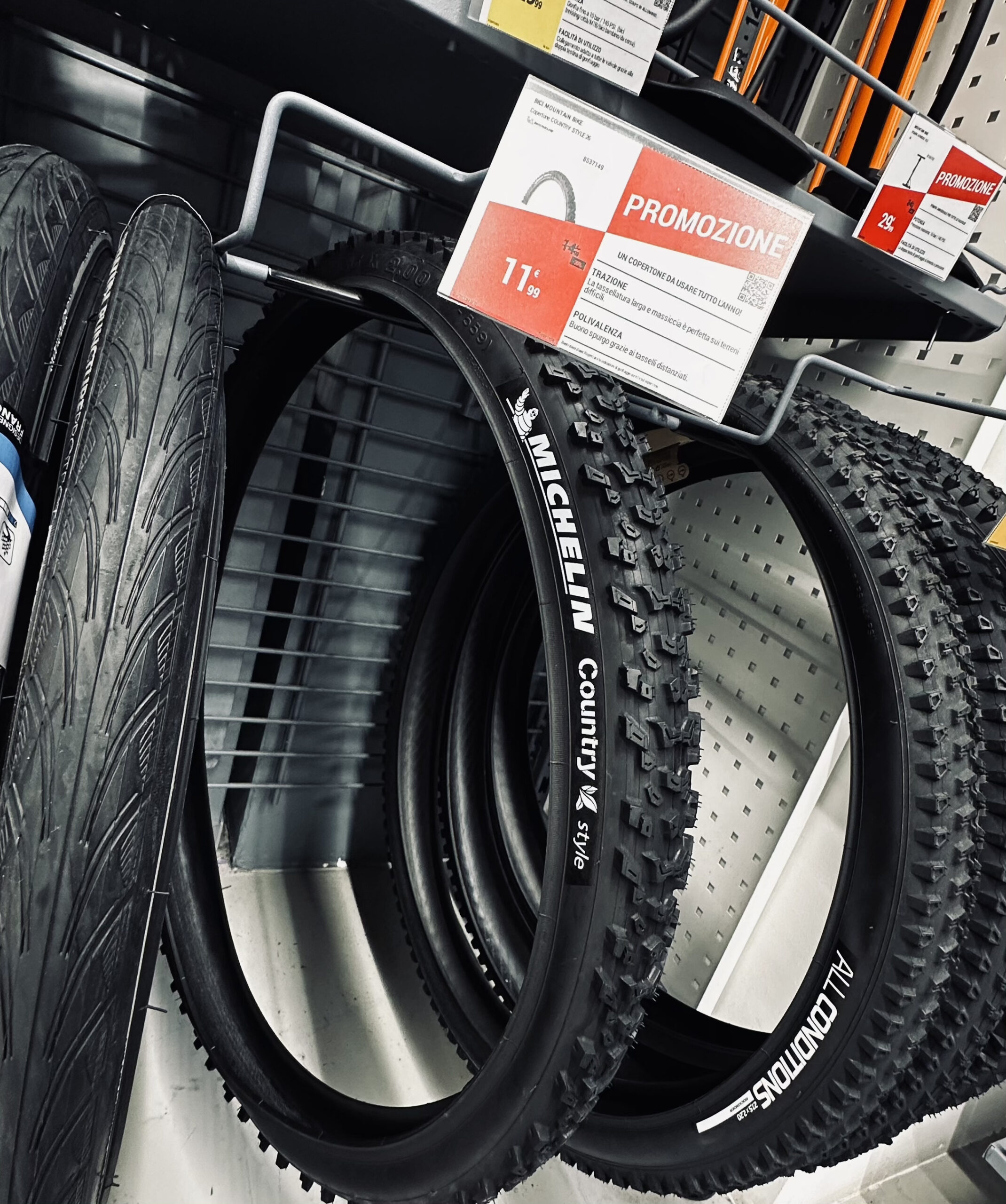 デカトロンで販売されていたマウンテンバイクのタイヤ