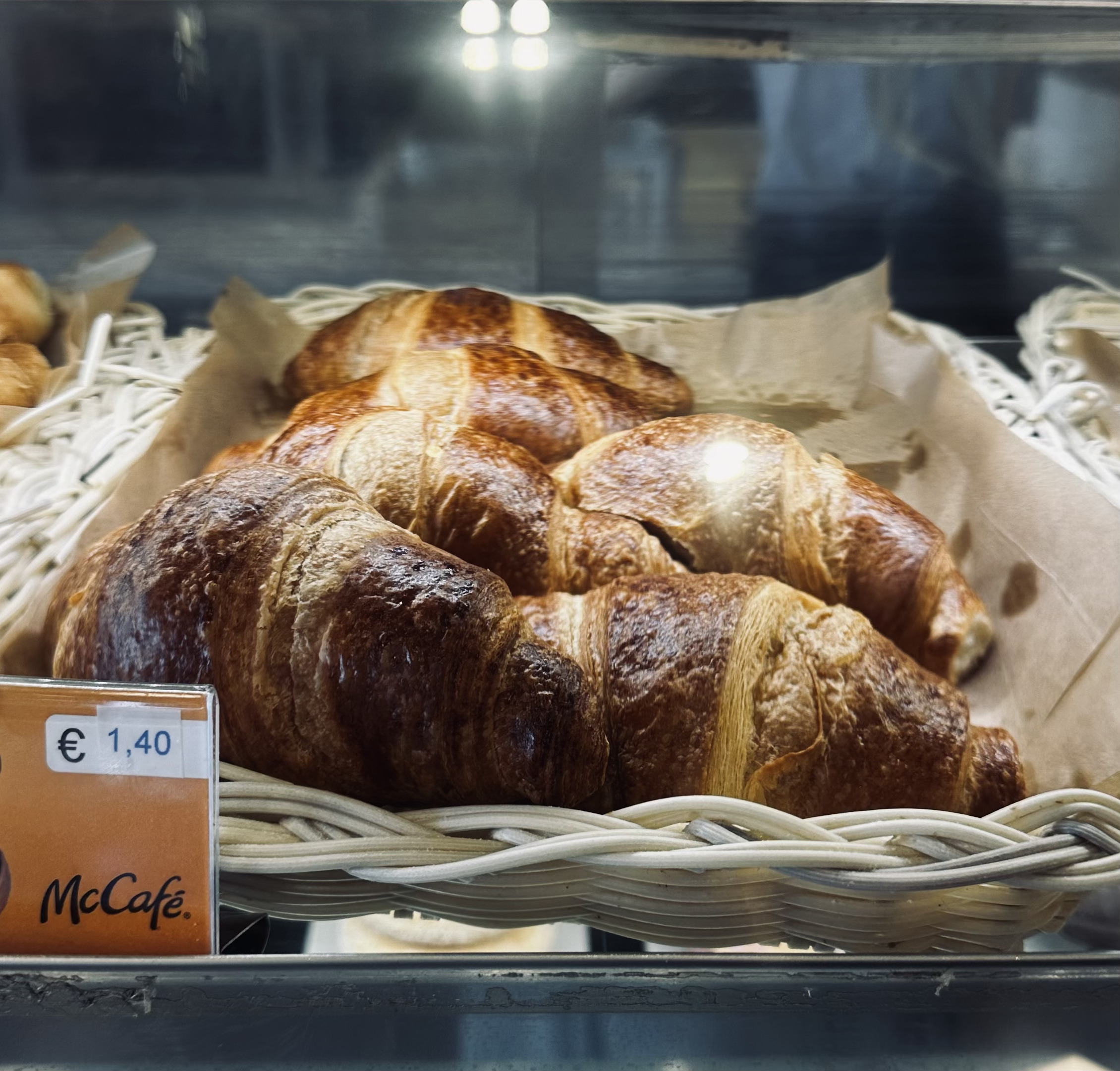 イタリアマクドナルドのピスタチオクロワッサンクリーム1.4€