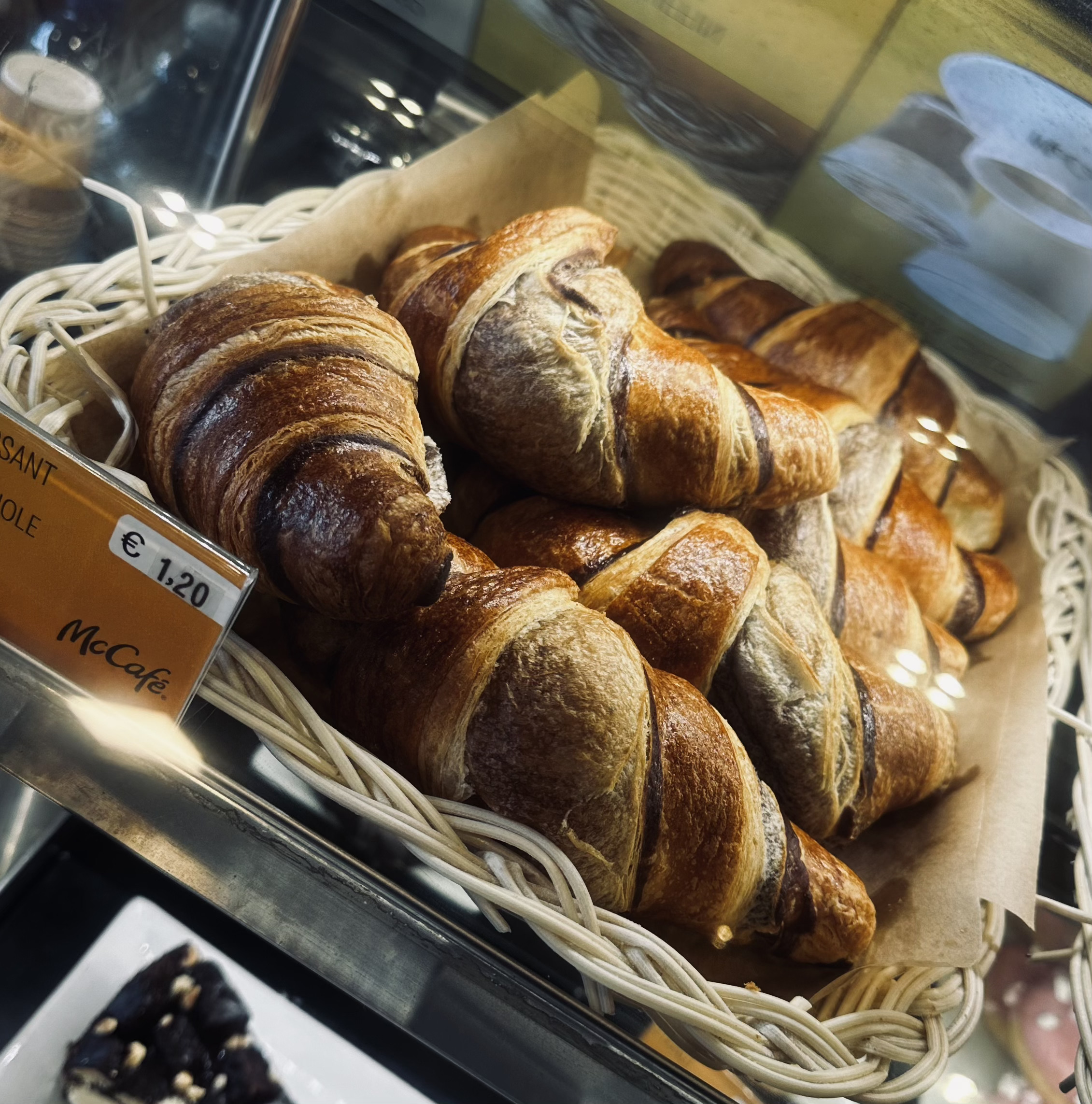 イタリアマクドナルドのチョコクロワッサンクリーム1.2€