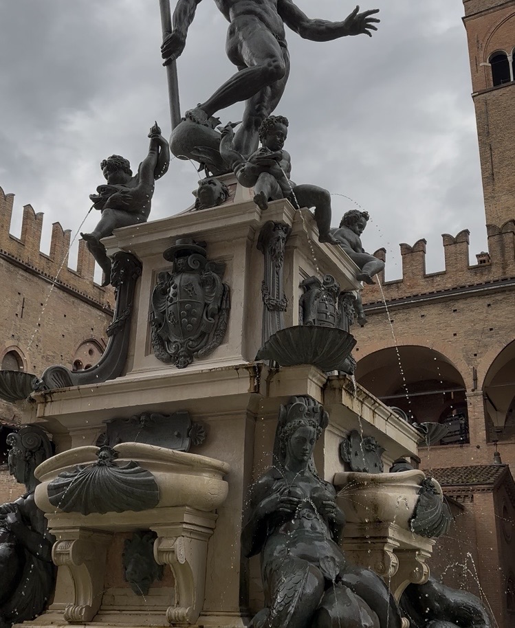 ネプチューンの噴水はボローニャ市街で見れた